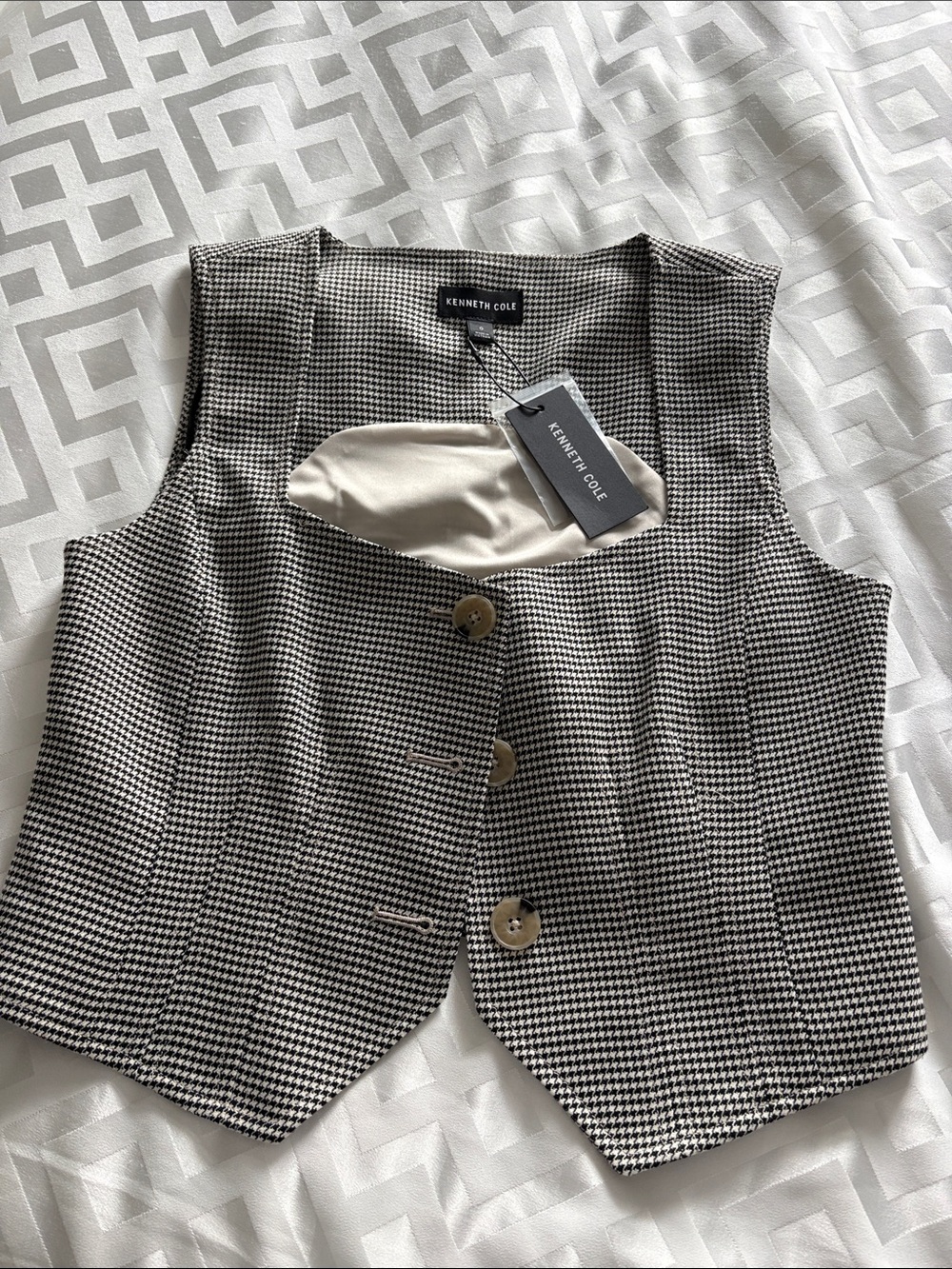 Kenneth Cole Black and White Houndstooth Sleeveless Vest